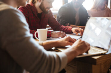 Espacios que inspiran: cómo el coworking potencia tu creatividad
